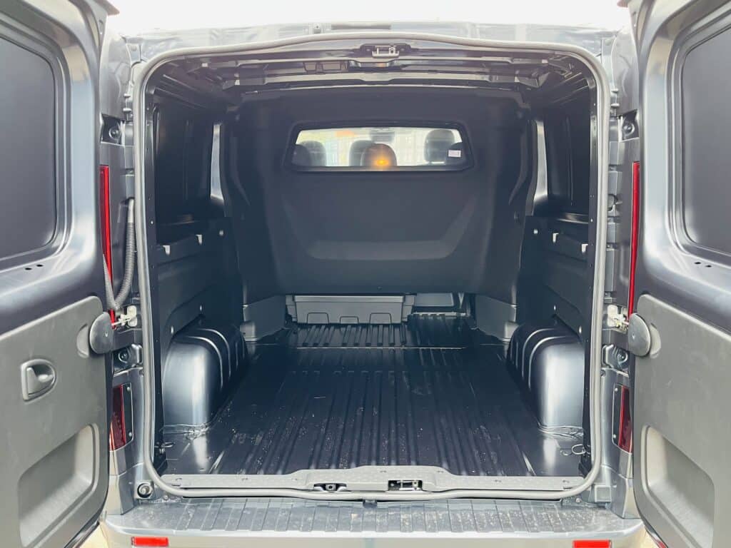 Renault-Trafic-Lwb-6-Seat-Crew-Cab-170ps-Auto-Q-Sport-Back-of-Van-by-Quadrant-Vehicles