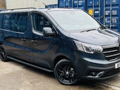 Renault-Trafic-Lwb-6-Seat-Crew-Cab-170ps-Auto-Q-Sport-Front-Right-by-Quadrant-Vehicles