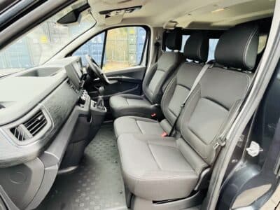 Renault-Trafic-Lwb-6-Seat-Crew-Cab-170ps-Auto-Q-Sport-Front-Seats-by-Quadrant-Vehicles