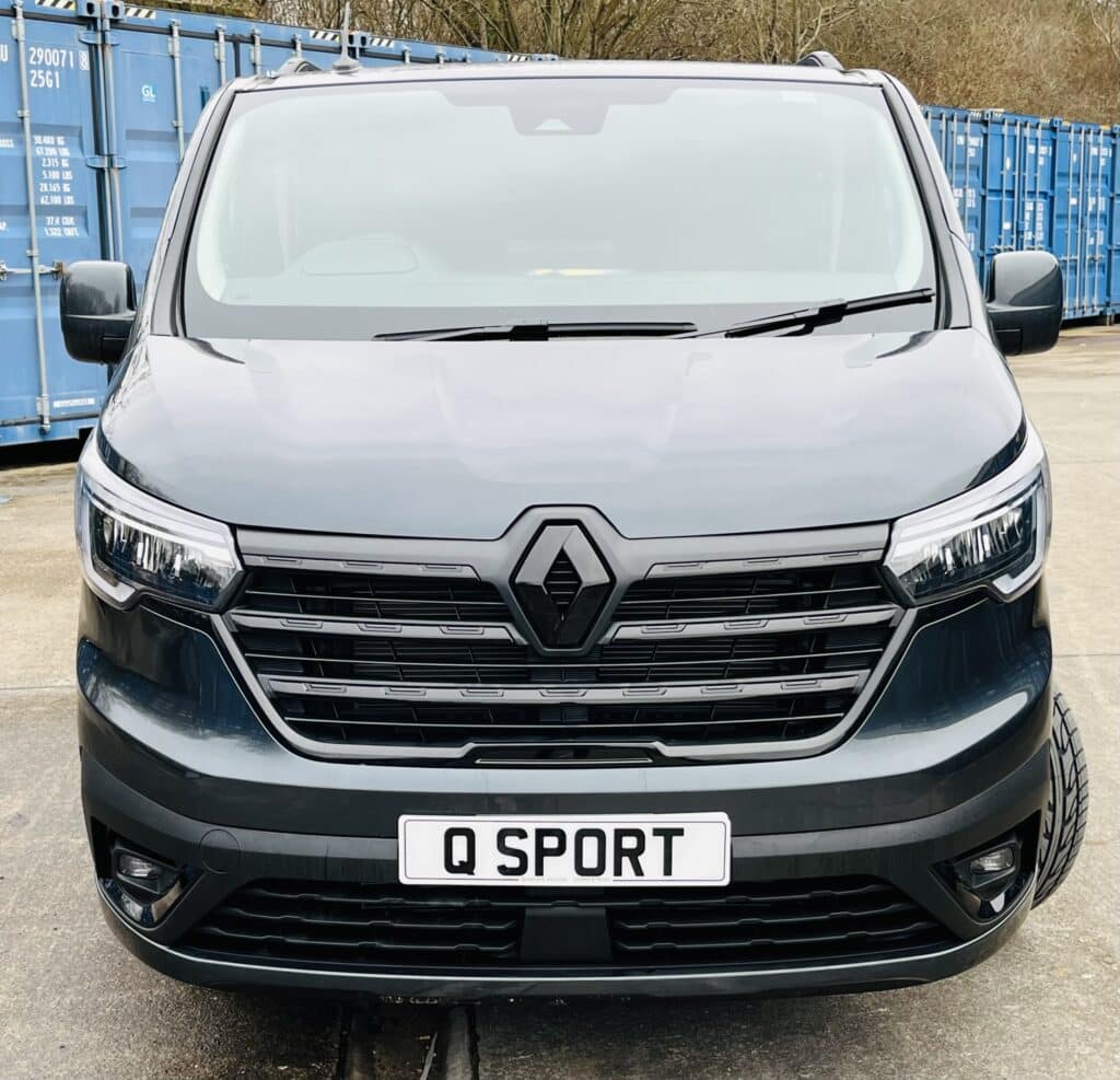 Renault-Trafic-Lwb-6-Seat-Crew-Cab-170ps-Auto-Q-Sport-Front-by-Quadrant-Vehicles