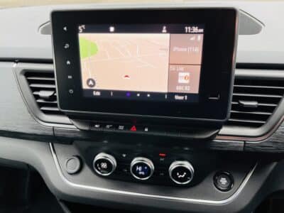 Renault-Trafic-Lwb-6-Seat-Crew-Cab-170ps-Auto-Q-Sport-Navigation-View-by-Quadrant-Vehicles