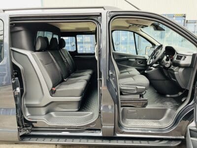 Renault-Trafic-Lwb-6-Seat-Crew-Cab-170ps-Auto-Q-Sport-Side-Seats-by-Quadrant-Vehicles