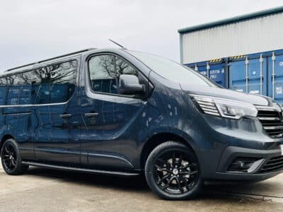 Renault-Trafic-Lwb-6-Seat-Crew-Cab-170ps-Auto-Q-Sport-Side-View-by-Quadrant-Vehicles